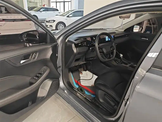 Roewe i5 — Фото автомобиля 15