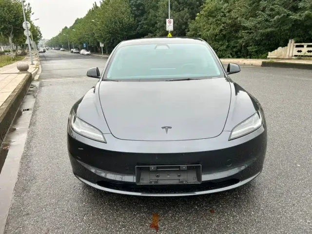 Tesla Model 3 — Фото автомобиля 2