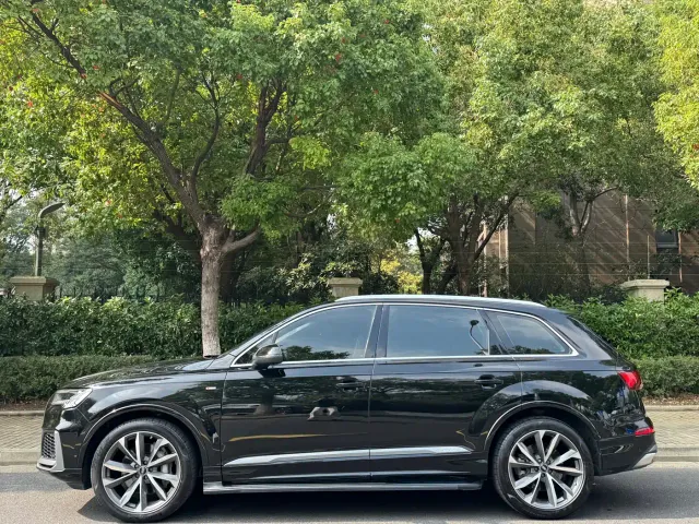 Audi Q7 — Фото автомобиля 3