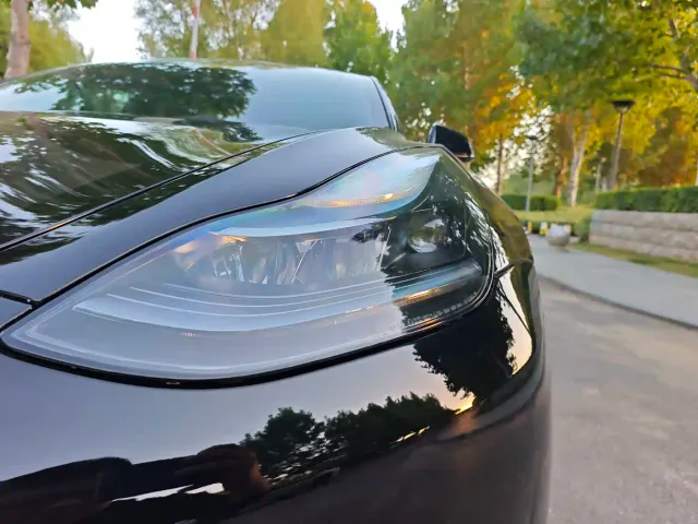 Tesla Model 3 — Фото автомобиля 11