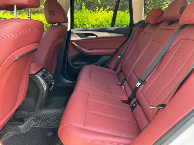 BMW iX3 — Фото автомобиля 5