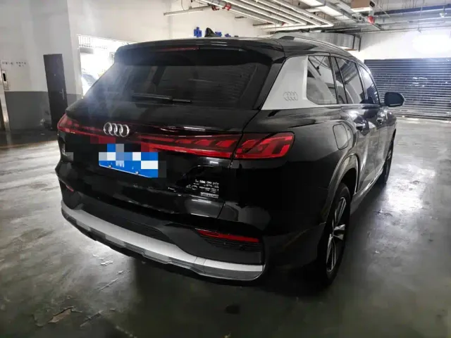 Audi Audi Q6 2024 40 TFSI quattro Cloud View Yulin Package 7-seater — Фото автомобиля 4