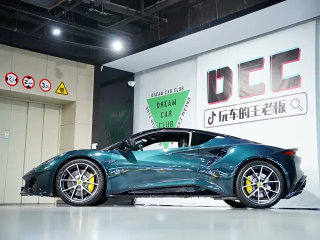 Lotus Emira — Фото автомобиля 4