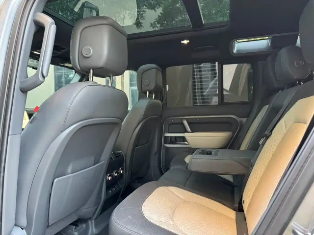 Land Rover Defender — Фото автомобиля 7
