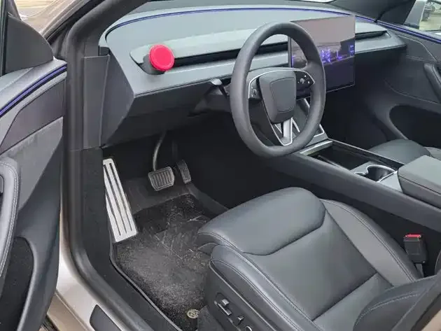 Tesla Model Y L — Фото автомобиля 5