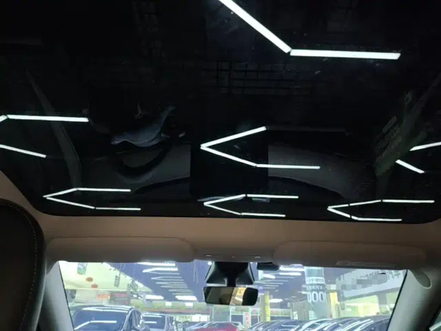 Tesla Model Y — Фото автомобиля 17