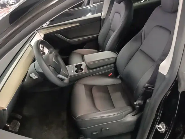 Tesla Model Y — Фото автомобиля 14