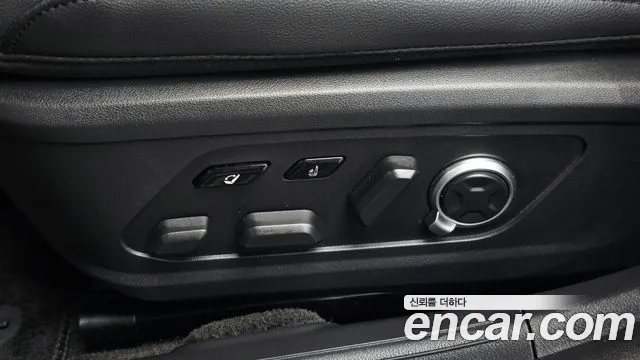 Hyundai Grandeur Grandeur (GN7) 2.5 Бензин 2WD — Фото автомобиля 29