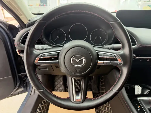 Mazda Axela — Фото автомобиля 16