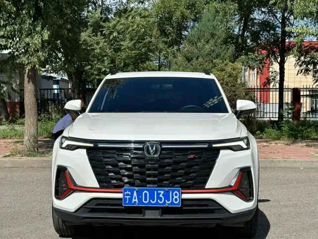 Changan CS35 Plus — Фото автомобиля 2