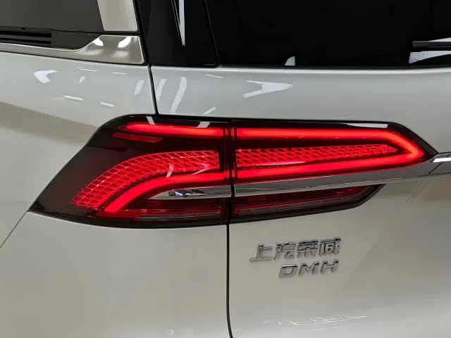 Roewe iMAX8 — Фото автомобиля 9