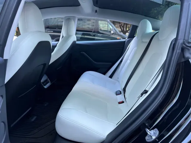 Tesla Model 3 — Фото автомобиля 14