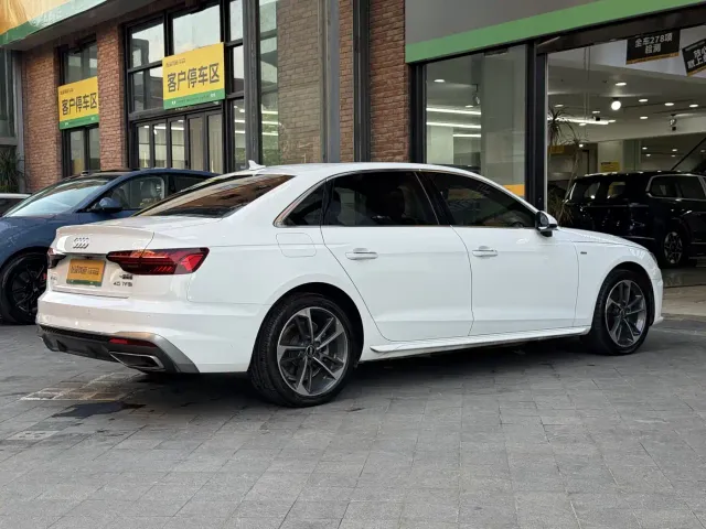 Audi A4L — Фото автомобиля 7