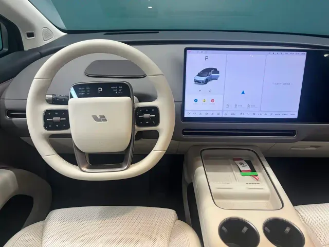 Li Auto i8 — Фото автомобиля 7