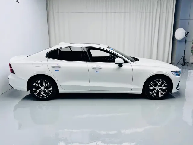 Volvo S60 — Фото автомобиля 5