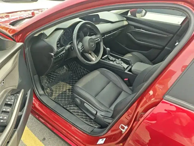 Mazda Axela — Фото автомобиля 14