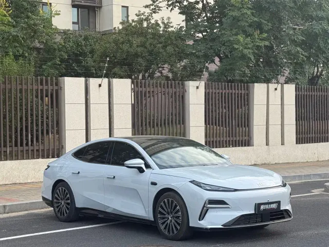 Geely Galaxy Xingyao 8 — Фото автомобиля 3