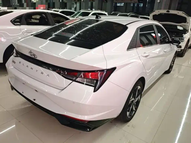 Hyundai Elantra — Фото автомобиля 6