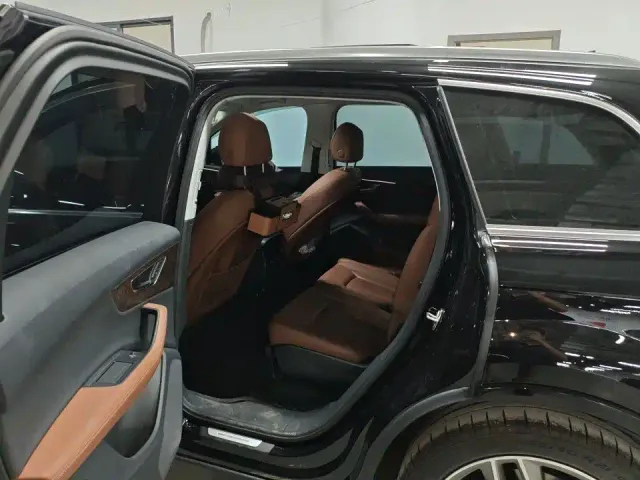 Audi Q7 — Фото автомобиля 4