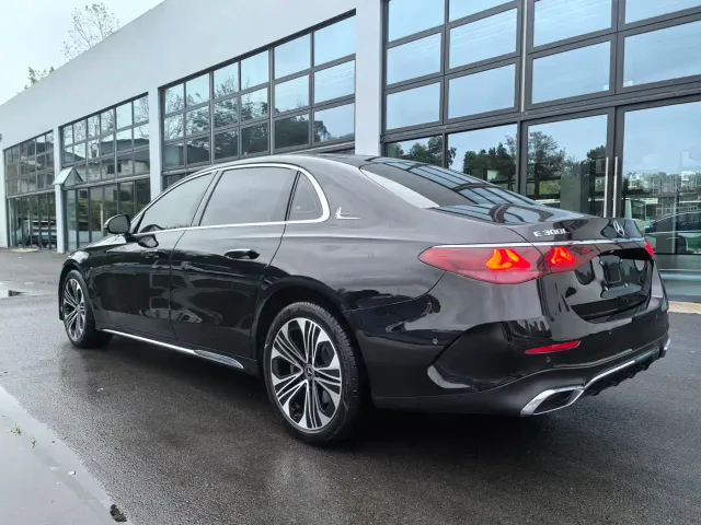 Mercedes-Benz E-Class — Фото автомобиля 11