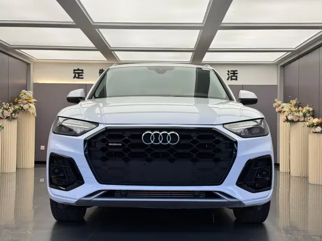 Audi Q5L — Фото автомобиля 2