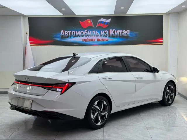 Hyundai Elantra — Фото автомобиля 4