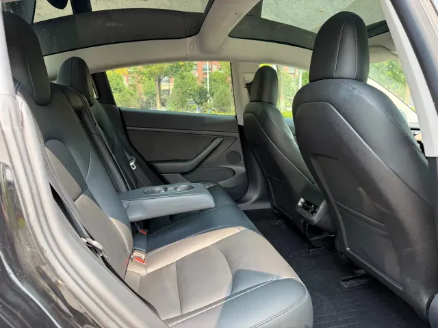Tesla Model 3 — Фото автомобиля 11