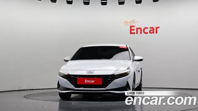 Hyundai Avante CN7 — Фото автомобиля 2