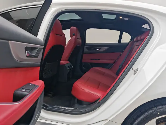 Jaguar XEL — Фото автомобиля 17