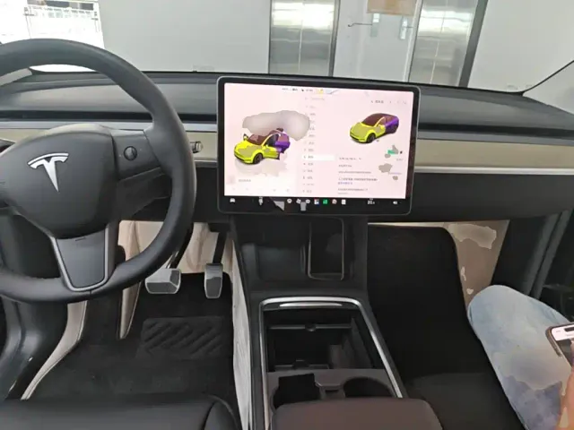 Tesla Model Y — Фото автомобиля 9