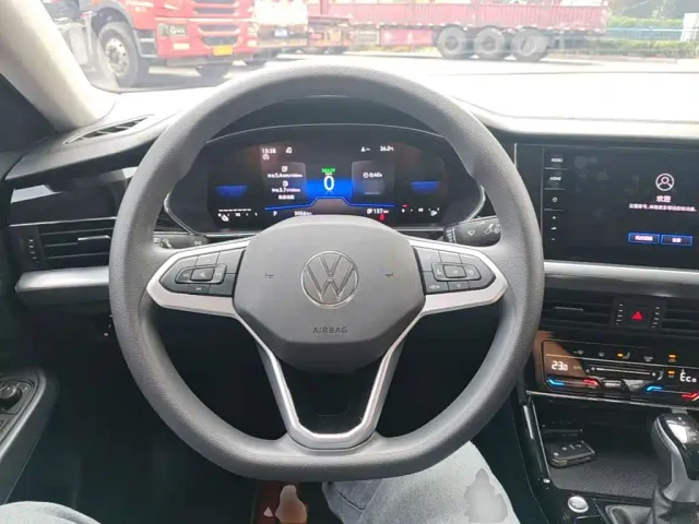 Volkswagen Passat — Фото автомобиля 10