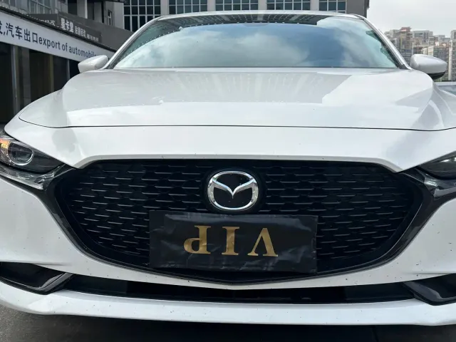 Mazda Axela — Фото автомобиля 5