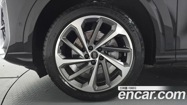 Audi Q5 40 TFSI quattro S Line — Фото автомобиля 5