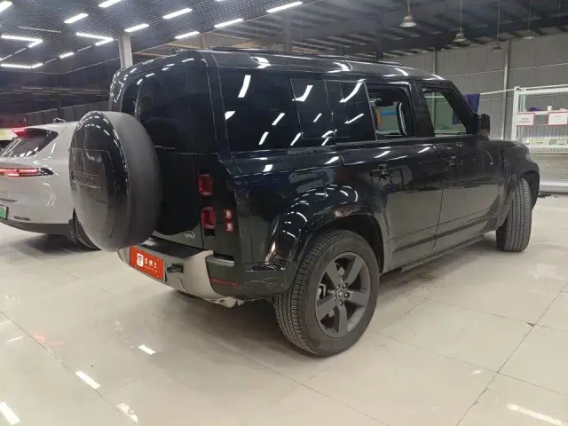 Land Rover Defender — Фото автомобиля 8