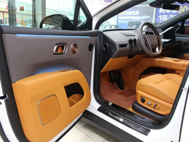 Li Auto i8 — Фото автомобиля 10