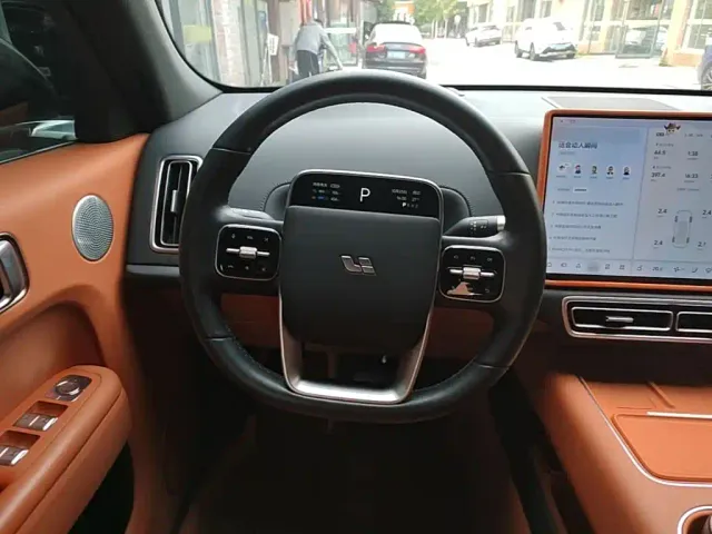 Li Auto L7 — Фото автомобиля 10