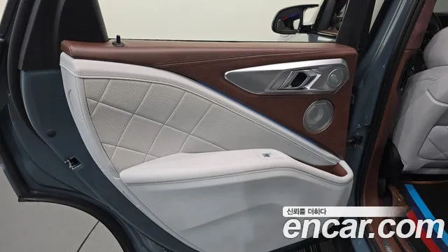 BMW XM G09 — Фото автомобиля 14