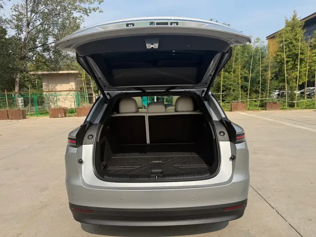 Li Auto i6 — Фото автомобиля 8