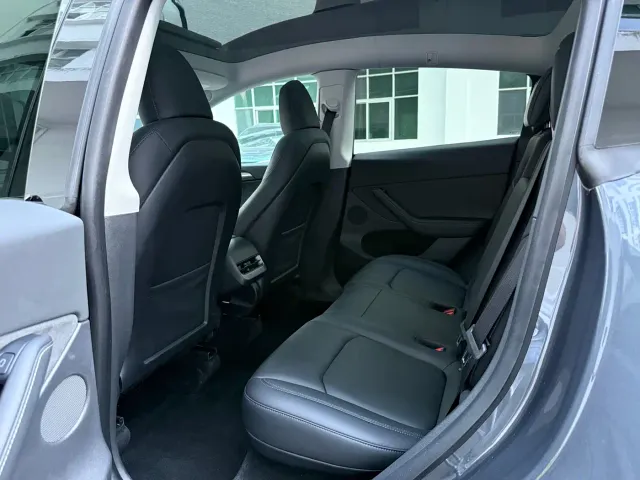 Tesla Model Y — Фото автомобиля 6