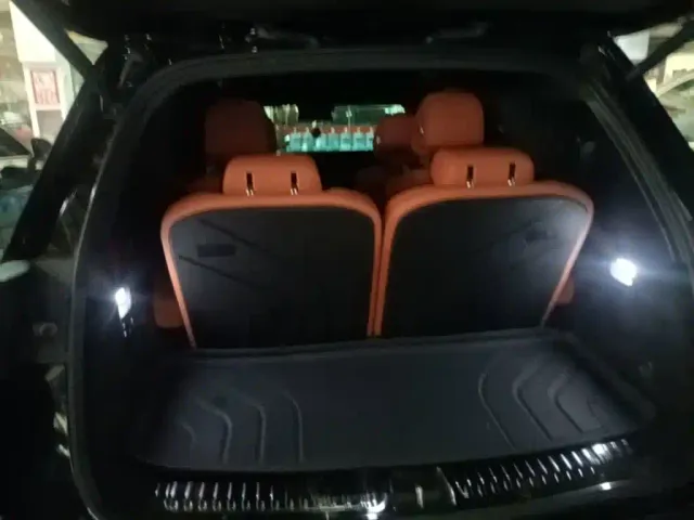 Li Auto L8 — Фото автомобиля 18