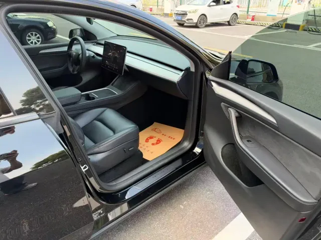 Tesla Model Y — Фото автомобиля 16