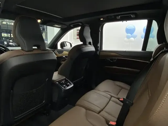 Volvo XC90 — Фото автомобиля 26