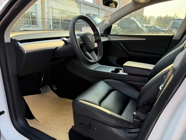 Tesla Model Y — Фото автомобиля 4