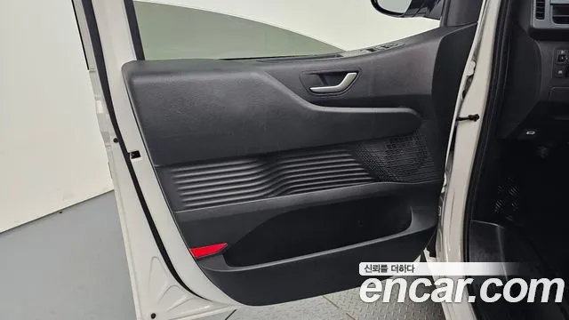 Hyundai Staria Staria 4WD Tourer 9 мест — Фото автомобиля 23