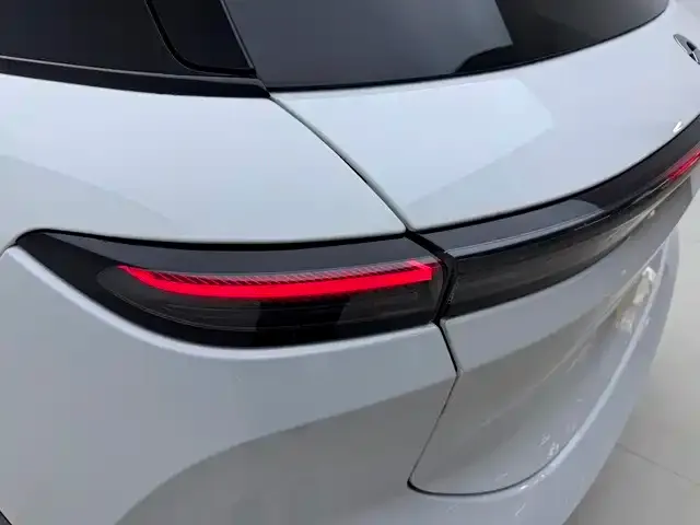Nio ES6 — Фото автомобиля 11