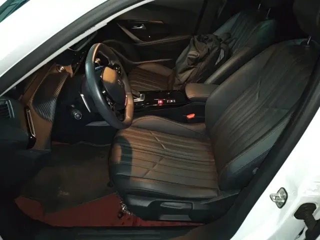 Peugeot 2008 — Фото автомобиля 14