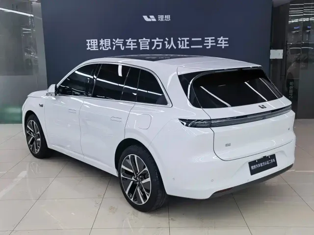 Li Auto L6 — Фото автомобиля 13