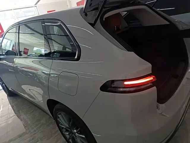 Leapmotor C10 — Фото автомобиля 4