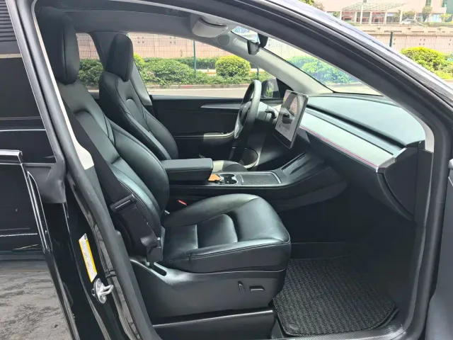 Tesla Model Y — Фото автомобиля 7