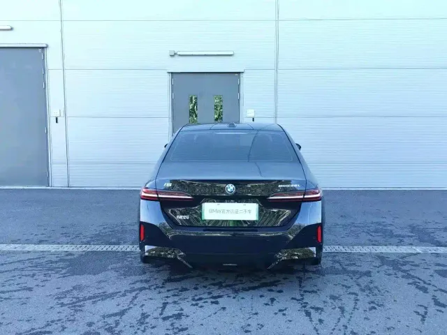 BMW i5 — Фото автомобиля 7